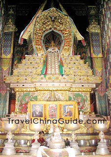 Stupa-tomb of the Tenth Panchen Lama, Tashilhunpo Monastery 